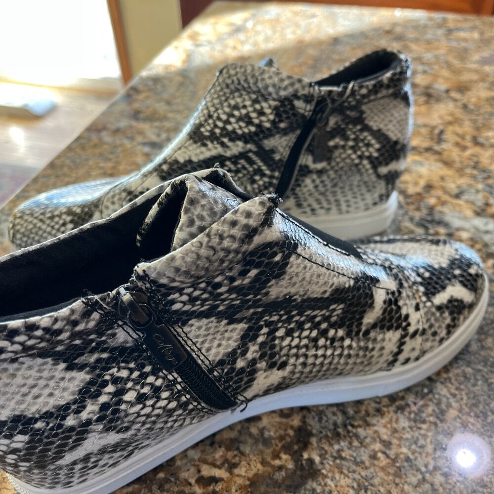Aqua College Glady sneakers black and white, hidden wedge heel zipper